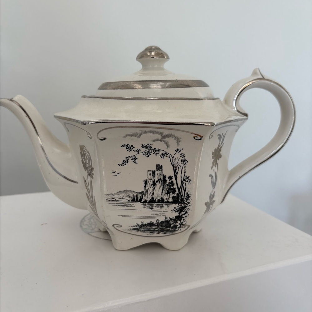 🏡SADLER ENGLAND Elegant Hexagon Silver and White Teapot